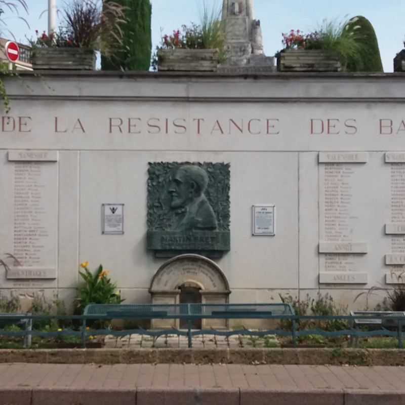 Gros plan du monument des martyrs de la Résistance