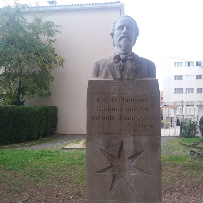 Buste et plaque Frédéric Mistral